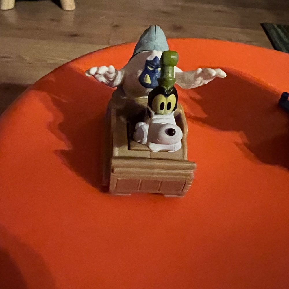 Goofy Action Figure with White and Brown Colors